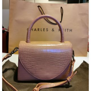 กระเป๋าสะพายใบเล็กยี่ห้อ charles&amp;keith