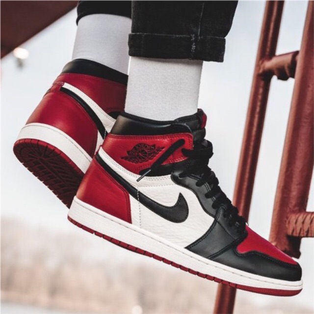 Nike air jordan 1 retro 2024 high og bred toe ราคา