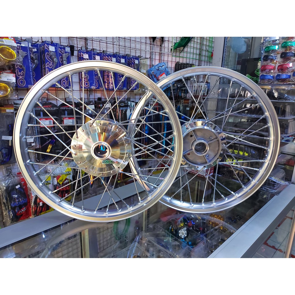 ชุดล้อ รถคลาสสิก HONDA C70 C90 C700 C900 ดรีม100แพ็คคู่วงล้ออลูเกรดดีดุมเงาพร้อมขึ้นซี่ลวดชุบเส้นใหญ่งานสวยแข็งแรง