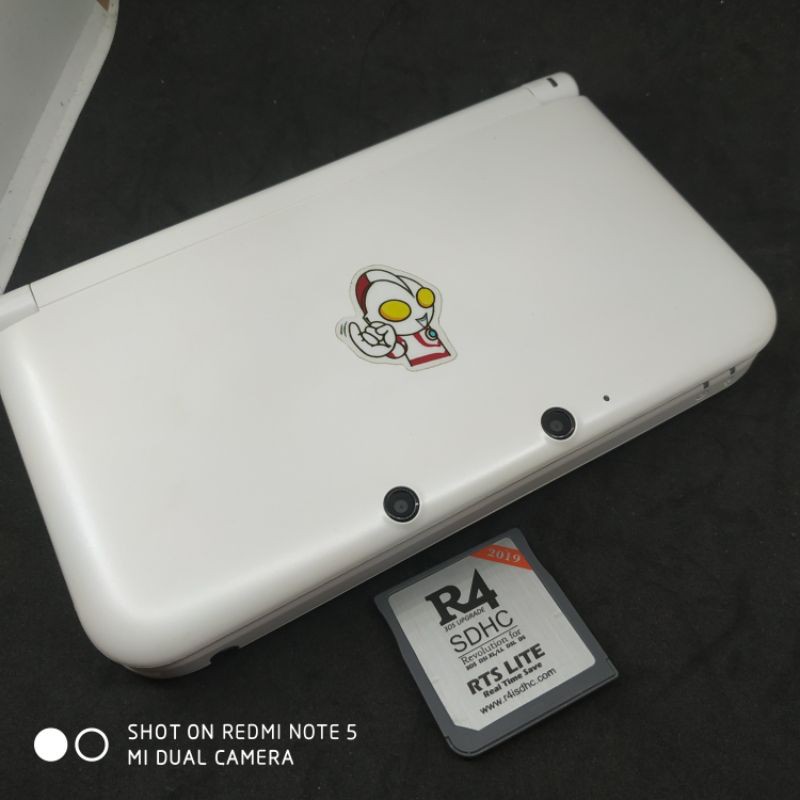 Nintendo 3DS LL สีขาว ระบบ สามมิติ พร้อม ตลับ R4 มือสอง สภาพสวย