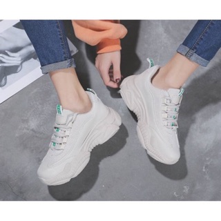 SALE คู่สุดท้าย!! รองเท้าผ้าใบผู้หญิง เสริมส้น 5.5cm