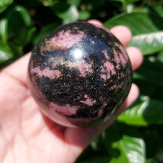 หินโรโดไนต์ทรงกลม Rhodonite Sphere