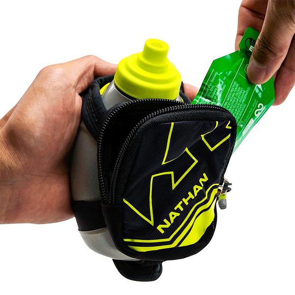 Nathan Quick Shot Plus Handheld Hydration Pack ขวดน้ำขนาดเล็กถือวิ่ง 300 ml พร้อมช่องซิป