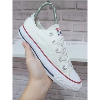 รองเท้าผ้าใบคอน สีขาวของแท้มือสองสภาพมือหนึ่ง size 41 ความยาว 26.5 ราคา 650 บาท