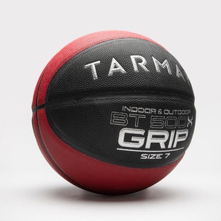 ลูกบาส ดำแดง ลูกบาสเก็ตบอลเบอร์ 7 สำหรับผู้ใหญ่ ลูกบาสเก็ตบอล TARMAK BT500 Grip Adult Size 7 Basketball - Noir Rouge