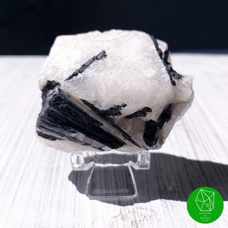 แบล็กรูไทล์ควอตซ์ หรือแก้วขนเหล็กแบบดิบธรรมชาติ Blacktourmaline in Quartz