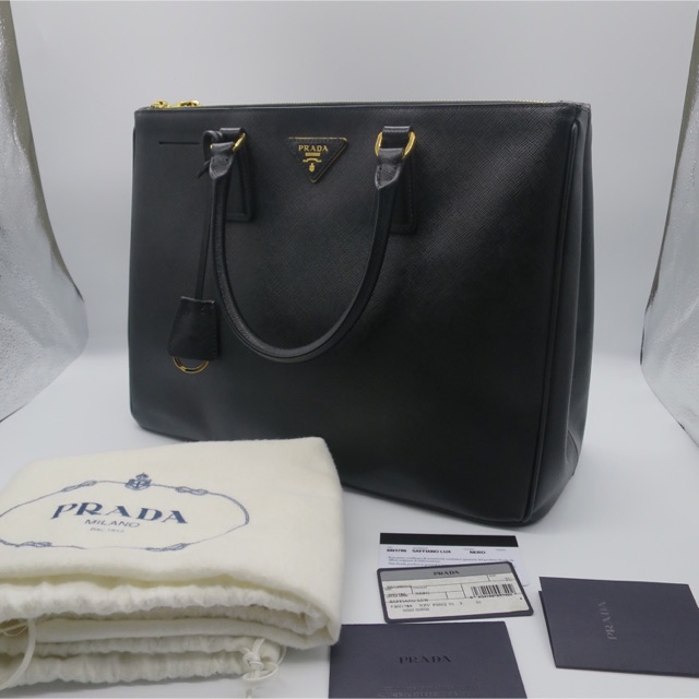 Like New! Prada Saffiano lux สีดำ