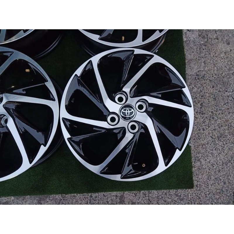 แม็กเปล่าถอดป้ายแดง #NEW #YARIS  ขอบ15/(ตัวท็อป)