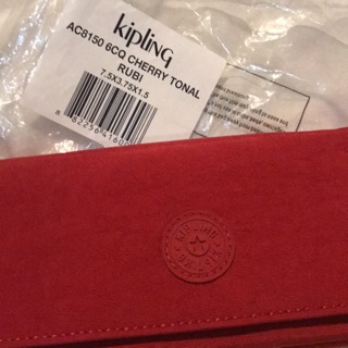 กระเป๋า Kipling สีแดงสวย ของแท้จากอเมริกาค่ะ