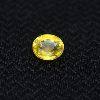 พลอยบุษราคัมรูปทรงไข่สีน้ำทองบางกะจะ(Yellow Sapphire)หนัก 0.50 กะรัต พลอยแท้ ขุดค้นพบที่บ่อบางกะจะ จ.จันทบุรี