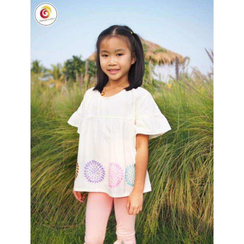 👩เสื้อผ้าฝ้ายนุ่มเด็ก ทรงกว้าง สีขาวนวล ปักด้นวงกลม งานฝีมือ ใส่สบาย สีไม่ตก เก๋ๆ ไม่ซ้ำใคร