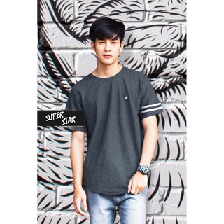 เสื้อชายโค้งแนวStreet สีเทาท๊อปเข้ม(ติดแถบ)