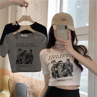 Fast shipping 👍🌞 เสื้อยืดแขนสั้นสีขาวผู้หญิง 2021 ใหม่เวอร์ชั่นเกาหลีของ scheming hollow hot girl เสื้อแขนสั้น