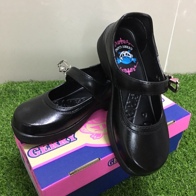 รองเท้านักเรียนหญิง Gerry Gang เป็นรองเท้าเด็กนักเรียนที่ทนทานแข็งแรงสวมใส่ง่ายน้ำหนักเบาวัสดุหนังพี