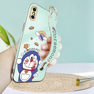 (พร้อมสายรัดข้อมือ) เคสไอโฟน iPhone X XS Max XR 11 Pro Max 11Pro เคสนิ่ม การ์ตูนน่ารัก Rainbow Doraemon รูปแบบนุ่มสแควร์ Edge ปลอกหรูหราชุบ TPU เคสโทรศัพท์