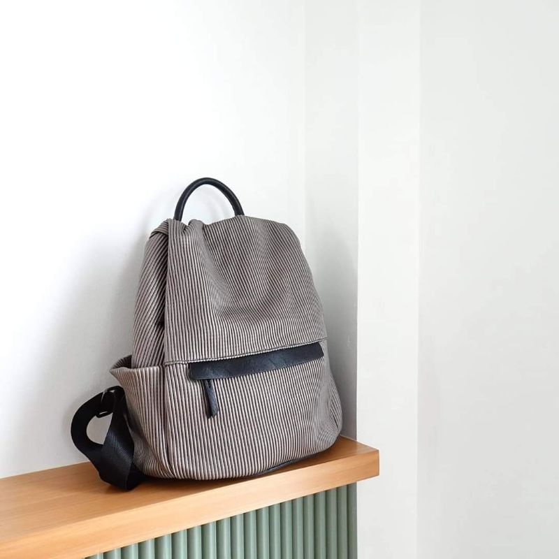 กระเป๋าเป้ยี่ห้อ just in case (มือสอง)