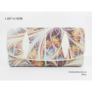 L 037-11-0258 กระเป๋าหนังปลากระเบนสามพับใหญ่พิมพ์ลาย ซับสีครีม
