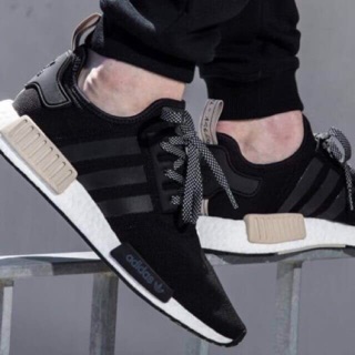 NMD R1 สีดำ ปลั๊กครีม