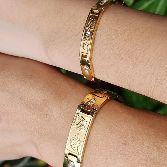 เลส ข้อมือ มังกรคู่ ชาย-หญิง ชุปทอjไมคอน ไม่ลอกไม่ดำ มี2แบบให้เลือก ตัดสายได้เหมือนนาฬิกา พร้อมแร่ปรับสมดุลร่างกายได้