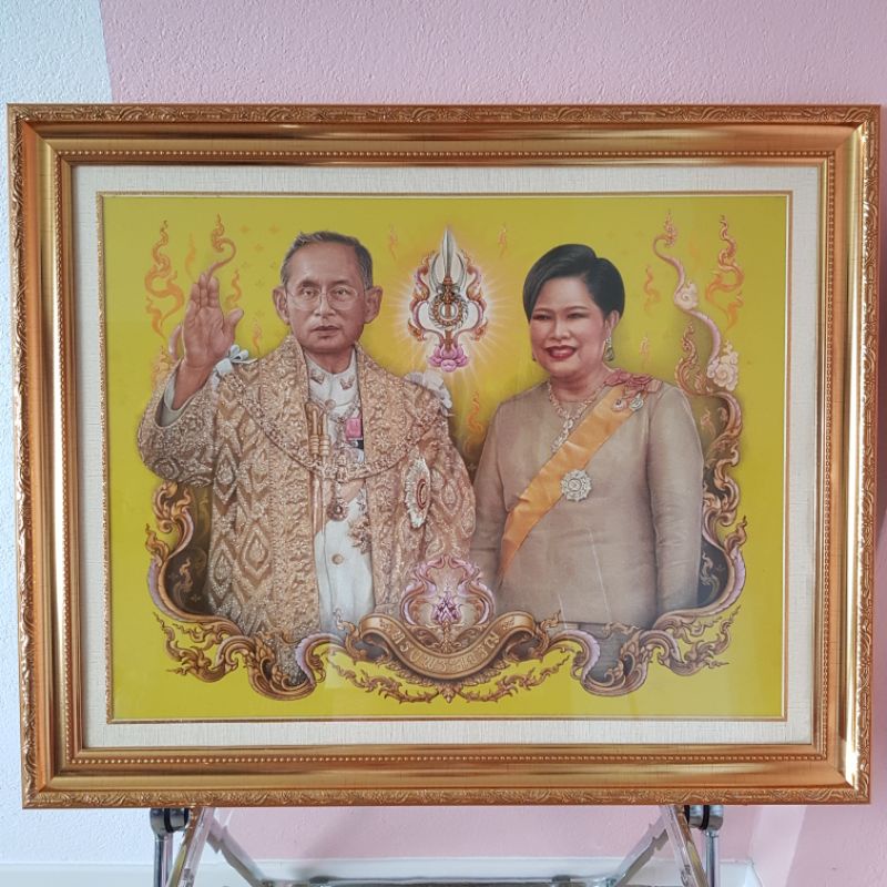 💛กรอบรูปพร้อมภาพในหลวงร.9เเละพระราชินี💛