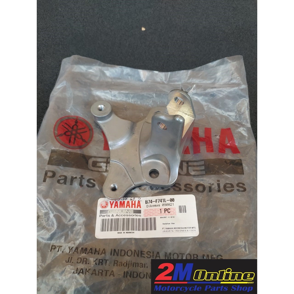 B74-F741L-00 Bracket 4 Mount Footstep XMAX 250 ซ้าย Original YGP