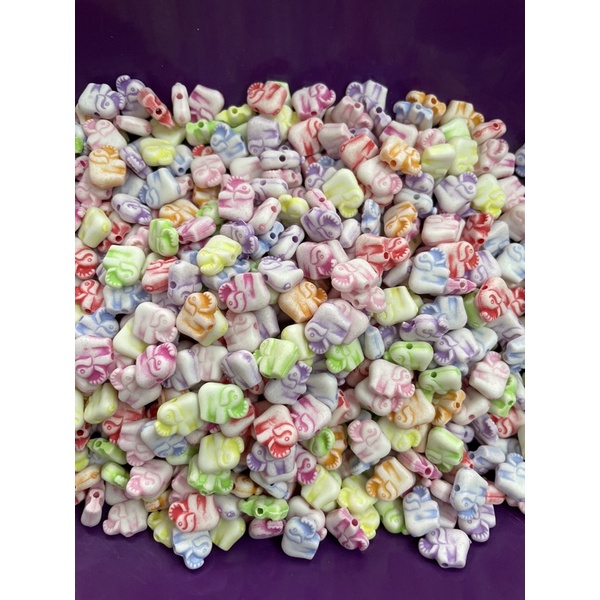 ลูกปัดรูปช้างคละสี40กรัม60บาท
