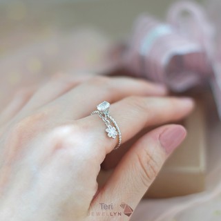 JEWELLYN Teri Ring แหวนเพชรชู มีติ้งดอกไม้