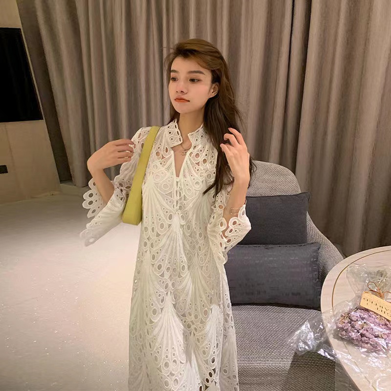 ใหม่ ชุดเดรสยาว แขนยาว ผ้าถักโครเชต์ ลูกไม้ ทรงหลวม สีขาว แฟชั่นฤดูร้อน สําหรับผู้หญิง