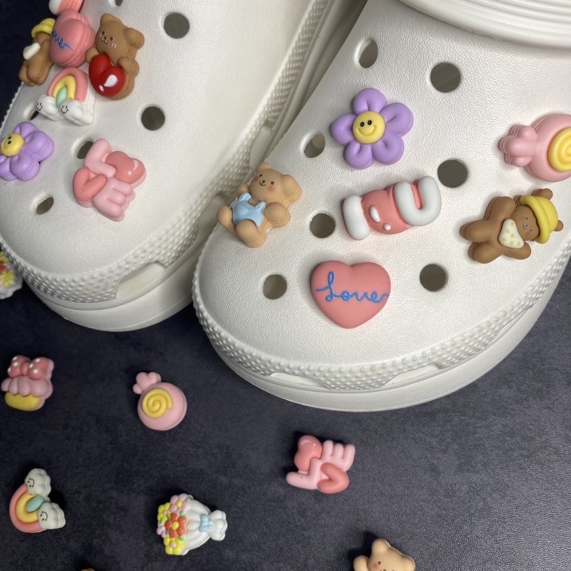 Jibitz จี้รูปอมยิ้ม และเมฆน่ารัก สีรุ้ง เครื่องประดับ สําหรับตกแต่งรองเท้า Diy