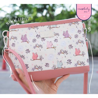 Crossbody Bag กระเป๋าสะพายข้างลายกระรอกชมพูPink Squirrel