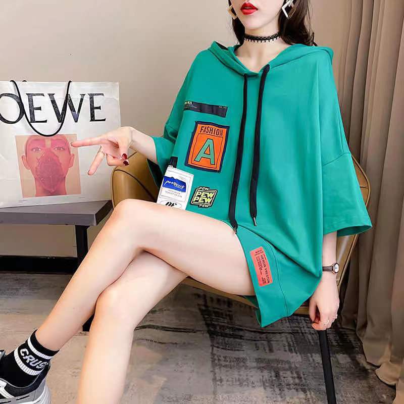 เสื้อแขนสั้นมีฮู๊ด Oversize (อก 50 นิ้ว) งานแต่งป้ายเท่ๆ สไตล์เกาหลีน่ารักๆ ชาย/หญิง ใส่ได้ ผ้าคอตตอล พร้อมส่ง A47