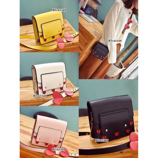 กระเป๋า crossbody  สายเป็น รูปหัวใจ