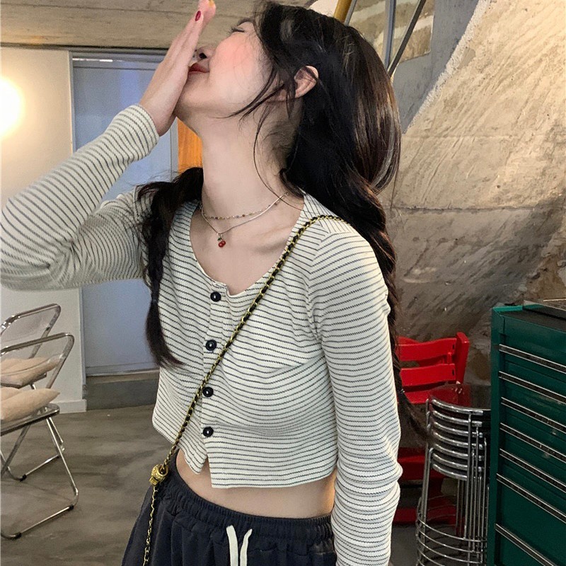 Vogue​🌟​พร้อมส่ง​🌟 เสื้อไหมพรมแขนยาว คอวีลายทางน่ารักเกาหลีมาก (68106) -C - รูปที่ 5