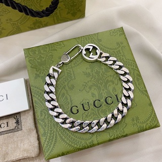 Gucci สร้อยข้อมือสแตนเลส  กําไลข้อมือเหล็กไทเทเนียม  แฟชั่น หัเข็มขัดสี่เหลี่ยม สร้อยข้อมือคู่รัก ของขวัญวันวาเลน