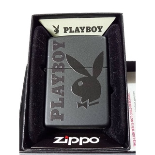 ZIPPO 49342 PLAY BOY   BLACK MATTE   สีดำเมทาลิค  ลายแบบสกรีน  ของใหม่ไม่ผ่านการใช้งาน  มาพร้อมกล่อง  รับประกันของแท้