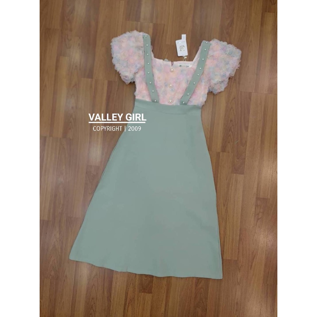 ‼️พร้อมส่ง‼️ มือ1 เดรสยาว ดอกกุหลาบ 3d size M งานป้าย Valley girl ใส่ไปงานแต่ง ปาร์ตี้ ใส่ไปวัด ใส่ท