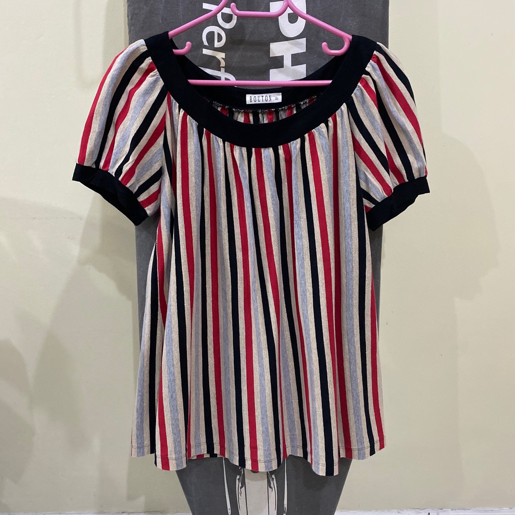 เสื้อผู้หญิง Bouton สีลาย Size L มือสอง