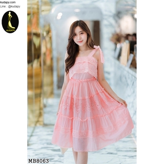 เดรสสั้นแขนกุดสีชมพู เอวจั้มยืดหยุนได้ ไหล่ปรับได้หลายระดับ แต่งผ้าด้านหน้าอก ให้ดูพริ้ว