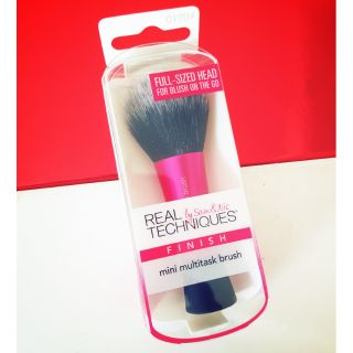 Real Techniques by Sam&amp;Nic แปรงแต่งหน้าขนาดพกพา Mini Multitask Brush