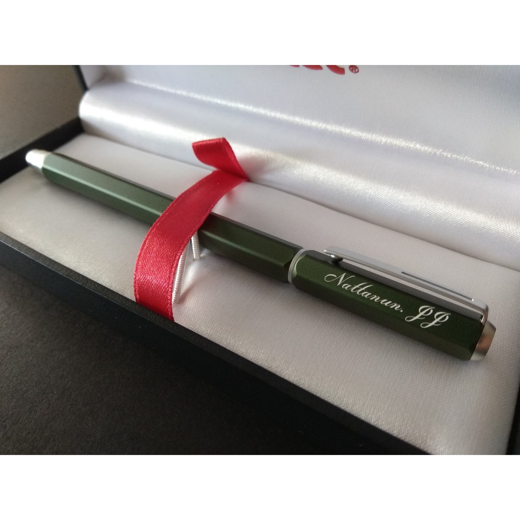 Pentel ปากกาหมึกเจล รุ่น Hexagon พร้อมสลักชื่อฟรี