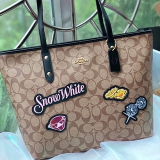 Tote zip ลายลิมิเตดหายากมากค่ะ ขนาด 16" (L) x 10 1/2" (H) x 5 1/2" (W)