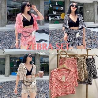 Mute - Zebra set ชุดเซ็ต 2ชิ้น เสื้อครอป เเขนสั้น+กางเกงขาสั้นเอวสูงไหมพรมอย่างดี งานสั่งทอ ชุดไปทะเล 