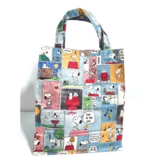 SNOOPY  กระเป๋าลดโลกร้อน ทรง a4  ลาย snoopy  all  ขนาด 33x31x11 cm  มีแผ่นรองใต้กระเป๋า  สวยงาม น่าใช้งาน  BY MANOPNEST