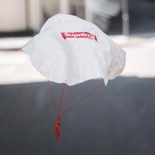 ส่งฟรี Supreme Parachute Toy FW19 /ทหารโดดร่ม ซูพรีม