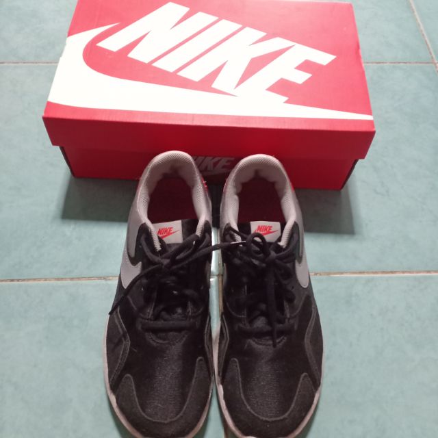 รองเท้าผ้าใบ Nike air