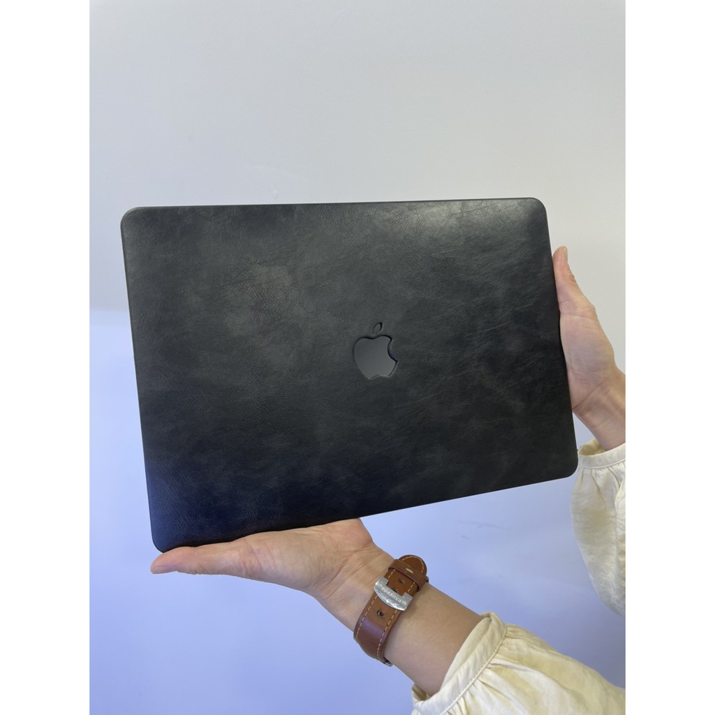 เคส Macbook Pro เคส Macbook Air ลายหนังสีดำ  (โปรโมชั่นพิเศษ เคส+แป้น+แถมจุก ) แจ้งรุ่นทางแชท