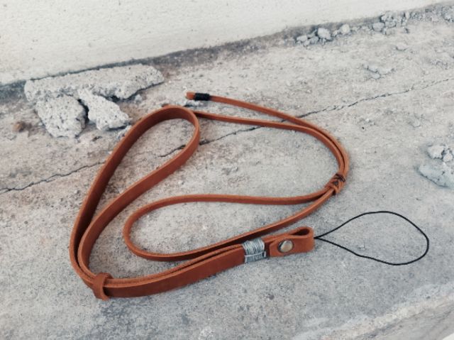 สายกล้องคล้องข้อมือหนังวัว Crazy​house​