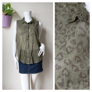 เสื้อแขนกุด ผ้ายืดนิด  Size US 8 รอบอก 42 นิ้วค่ะ