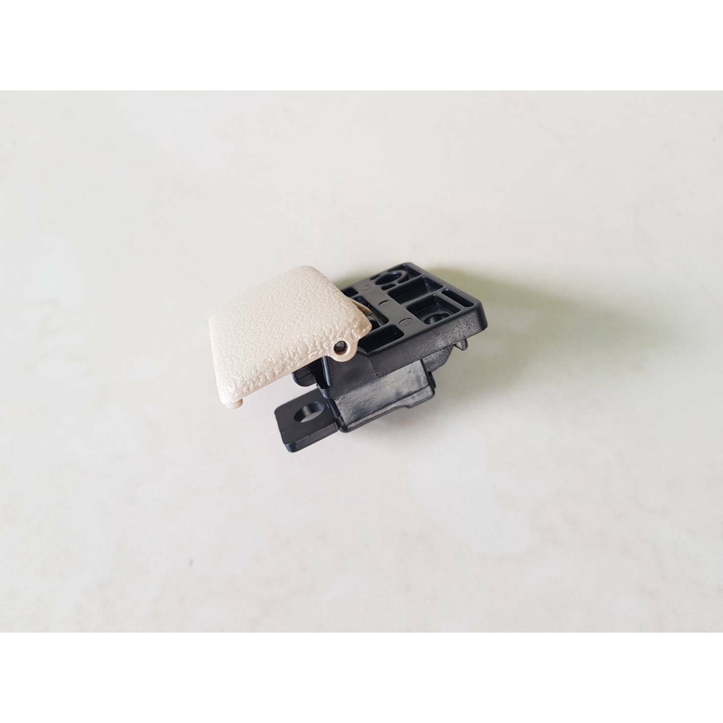 ตัวล็อคเก๊ะ NISSAN BIG-M TD25,BDI FRONTIER สีครีม อันละ220บาท