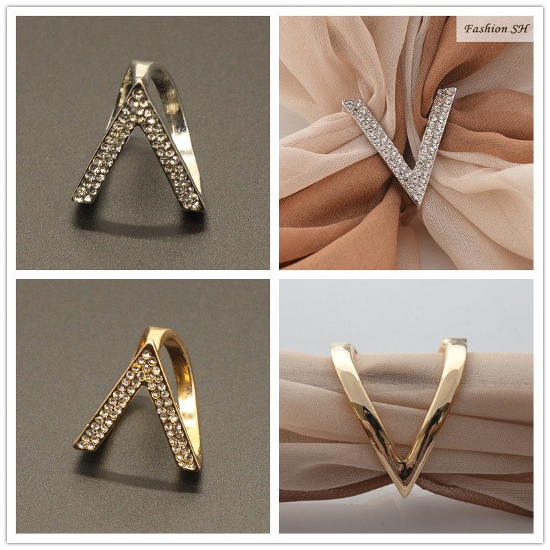 เครื่องประดับหลากหลาย: แหวน, ผ้าพันคอ, คลิปหัวเข็มขัด และเข็มกลัดตุง M40022